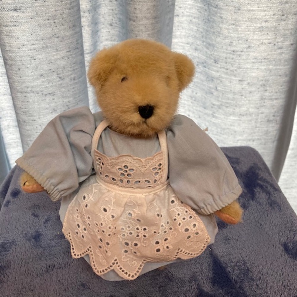 VANDERBEAR FAMILY - Muffy- "Day in the Country" NWT bear